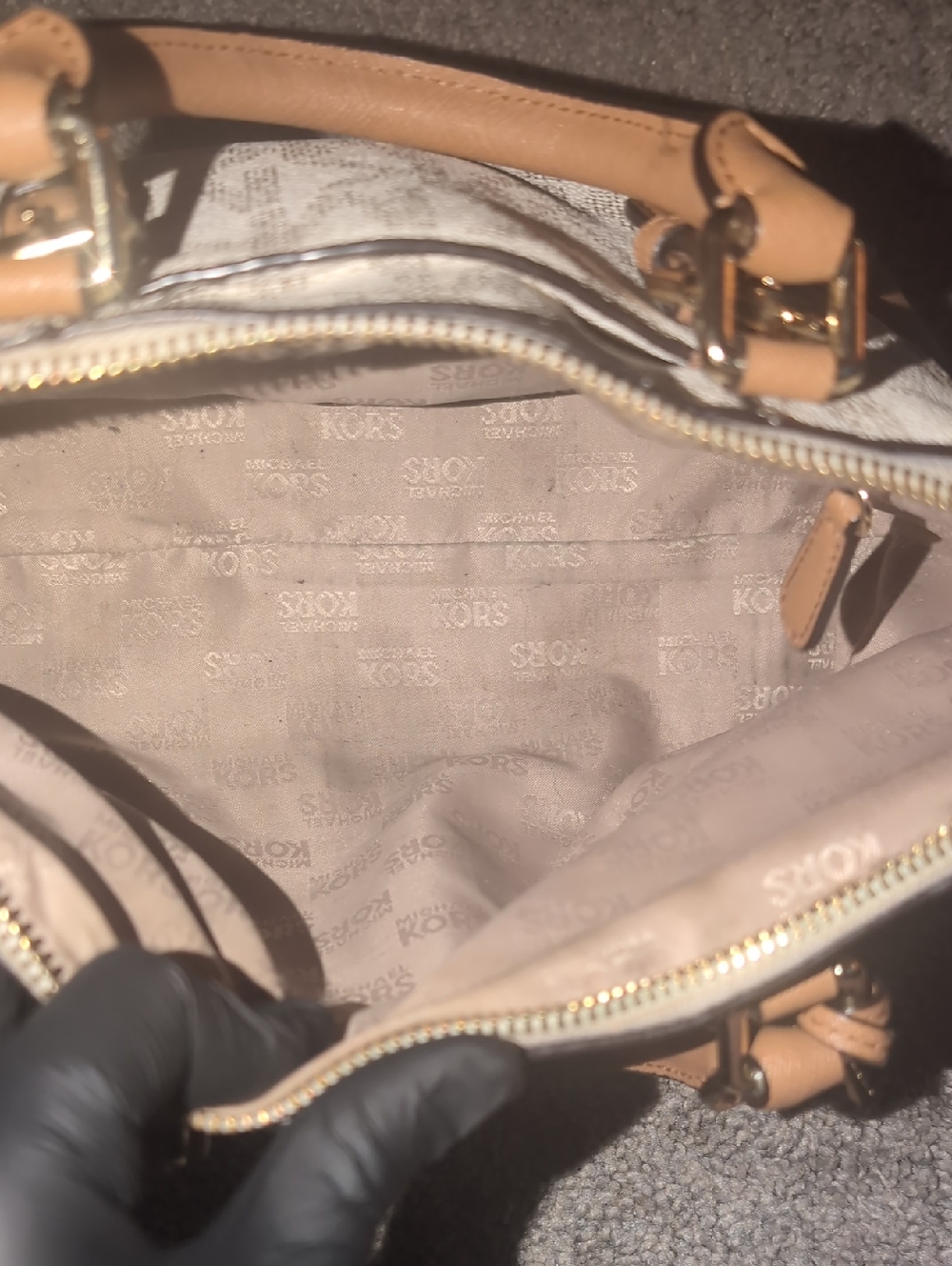 Michael Kors Hand / Crossbody Purse - Picture 14 of 14